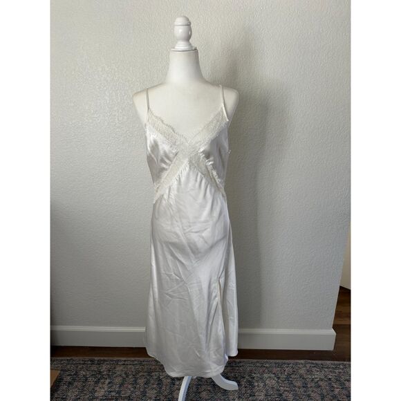 Lulu's Showing Up Elegance Satin Lace Midi Dress White Size Large - Picture 3 of 10